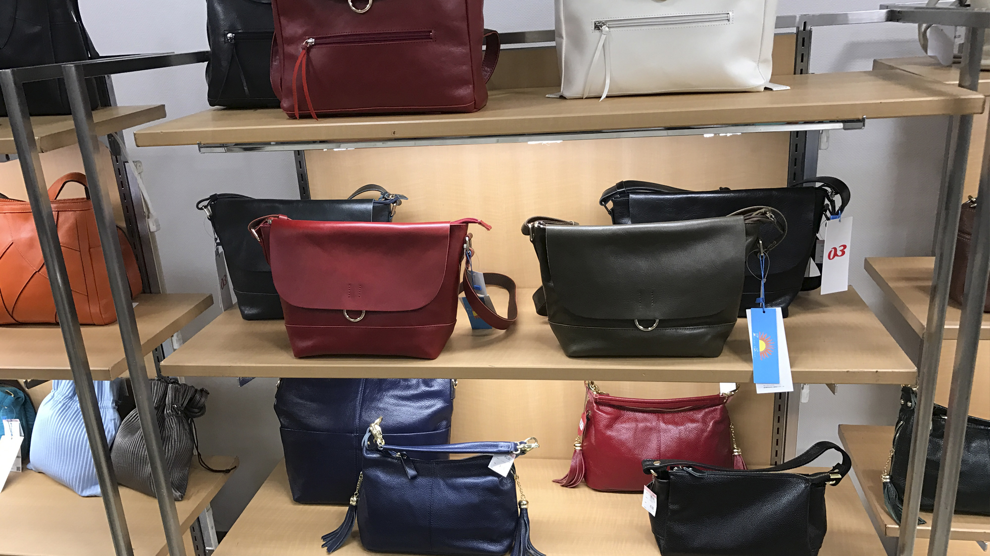 百貨店に陳列された商品